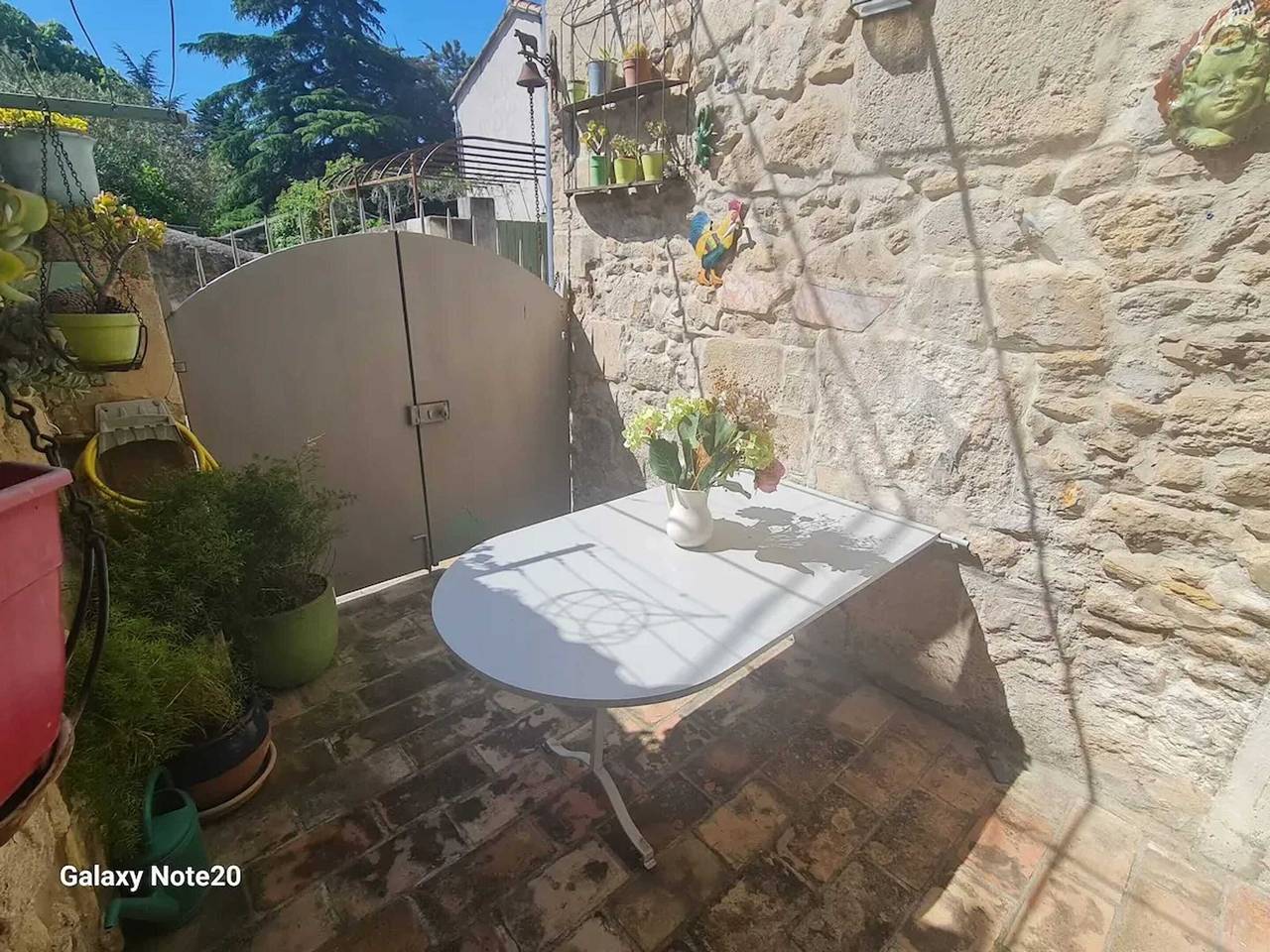 Spacious House in Villeneuve-lès-Avignon with Terrace in Villeneuve-lès-Avignon, Nimes region