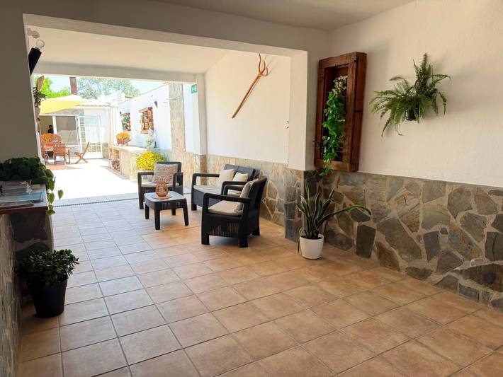 Room 'Namaste' with shared terrace, Wi-Fi and air conditioning in el Poblenou del Delta, Amposta