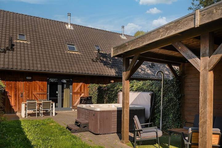 Gîte pour 4 personnes, avec Balcon/Terrasse et Terrasse ainsi que Jardin et Sauna à Hasselt