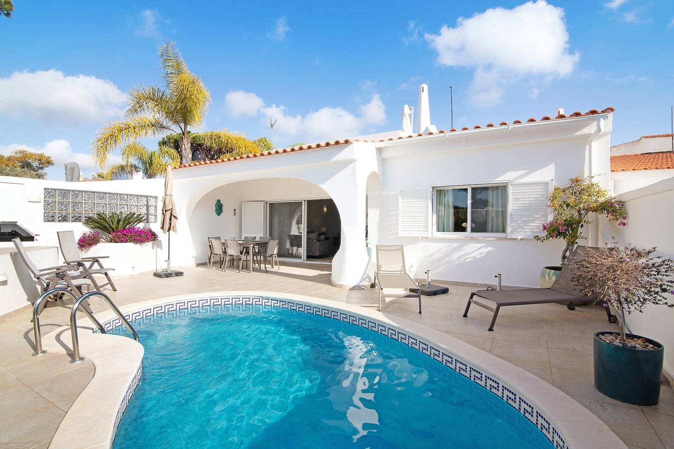 Holiday Home 'Nicola' with Private Pool, Wi-Fi and Air Conditioning in Vale do Lobo, Almancil