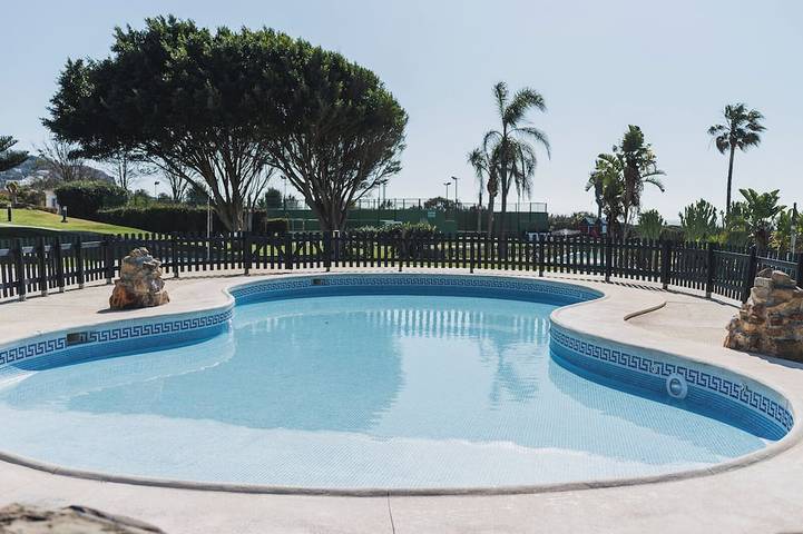 Apartamento de vacaciones para 5 personas, con jardín además de terraza y piscina - 1