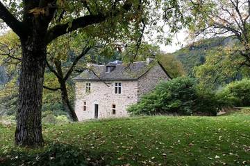 Gîte pour 4 personnes, avec jardin, animaux acceptés à Saint-Geniez-d'Olt