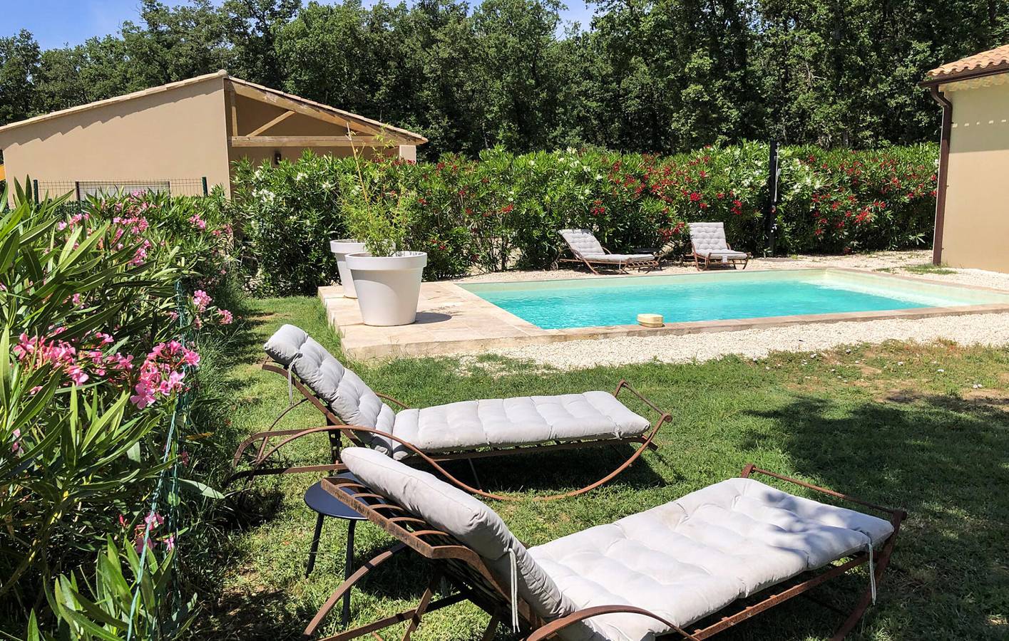 Appartement moderne avec piscine et jardin, 2km de Grignan in Grignan, Région de nyons