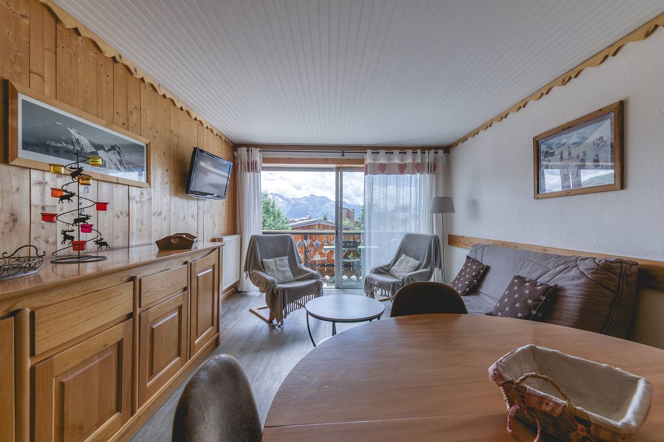 Appartement entier, Appartement 'Crocus 6' avec balcon et Wi-Fi in Huez, Parc national des Écrins