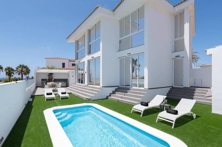 Villa for 8 people, with pool and balcony in Amarilla Golf