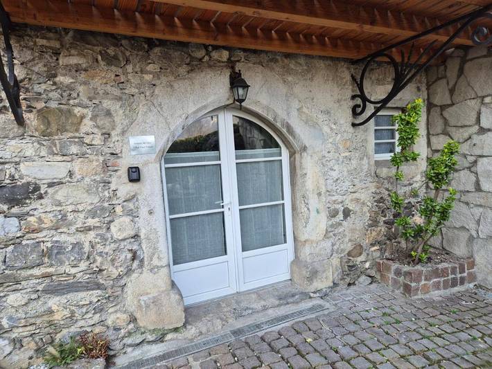 Gîte pour 2 personnes, avec vue ainsi que terrasse et jardin à Ugine - 4