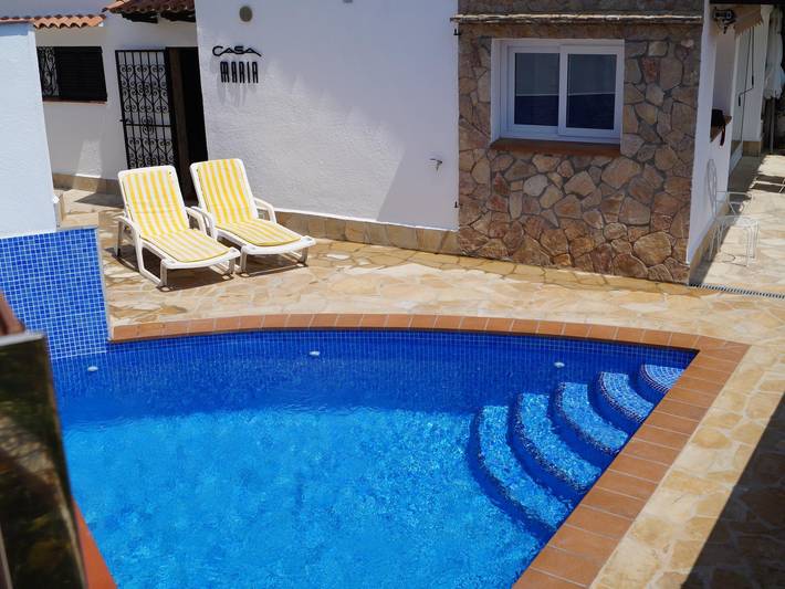 Ferienhaus für 5 Personen, mit Meerblick und Balkon/Terrasse sowie Pool