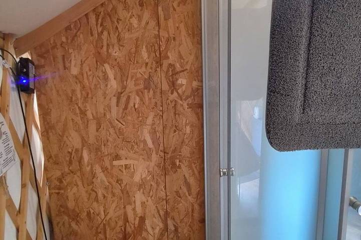 Yourte insolite toute équipée pour 4 personnes in Querrien, Région de Quimper