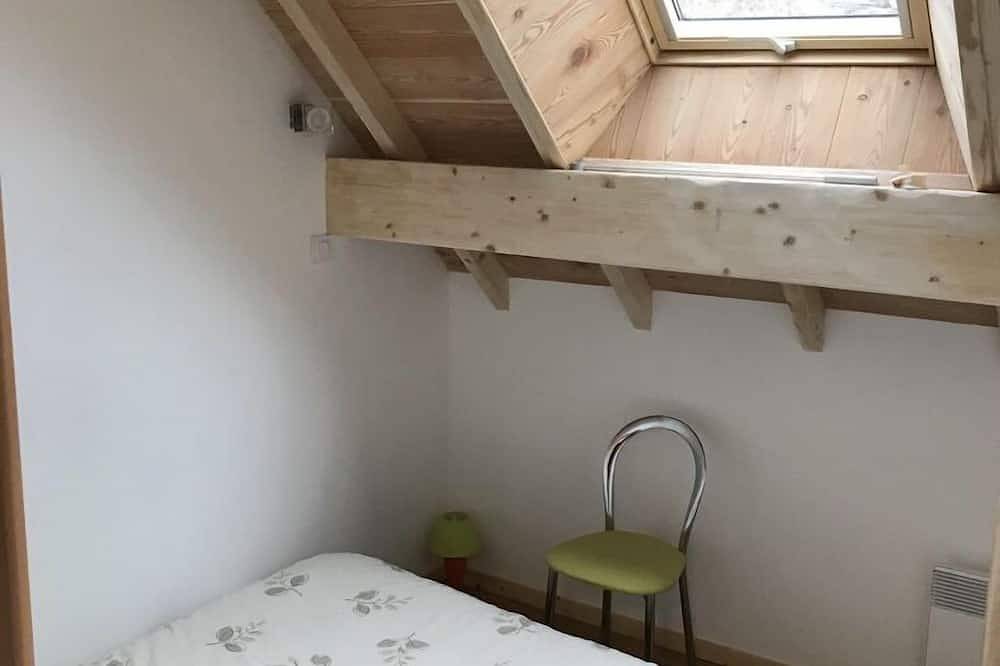 Appartement entier, Monetier Les Bains: Appartement avec jardin à partager au coeur des activités. in Le Monêtier-les-Bains, Serre Chevalier