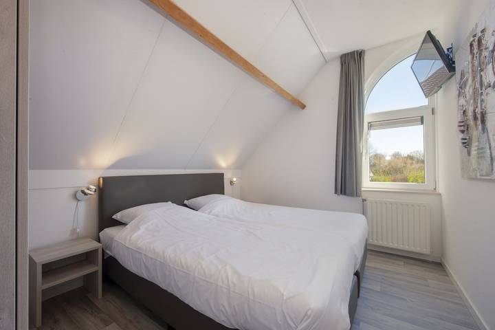 Ferienhaus für 6 Personen, mit Balkon/Terrasse und Terrasse sowie Garten und Pool in Noord-Beveland - 2