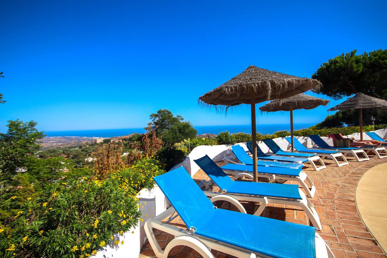 Apartamento entero, Apartamento de vacaciones para 5 personas con terraza in Urbanizacion Las Jacarandas, Ojén