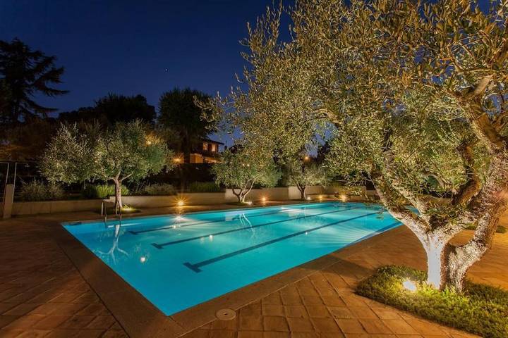 Casa vacanza per 13 persone, con piscina e giardino nonché panorama, con animali domestici a Roma