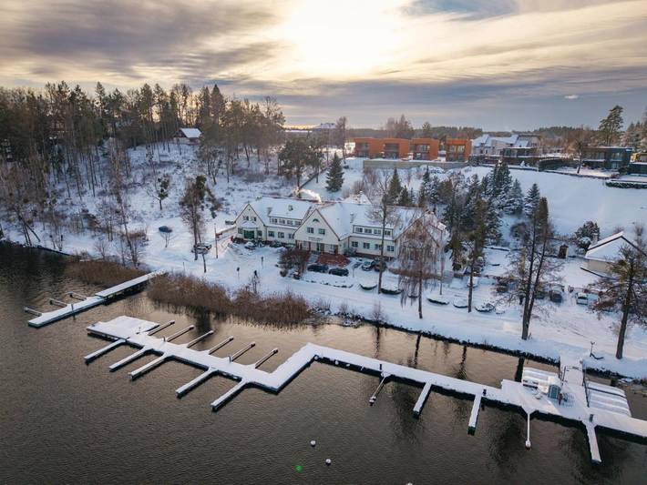 Hôtel pour 3 personnes, avec piscine et jardin ainsi que sauna et jacuzzi, animaux acceptés
