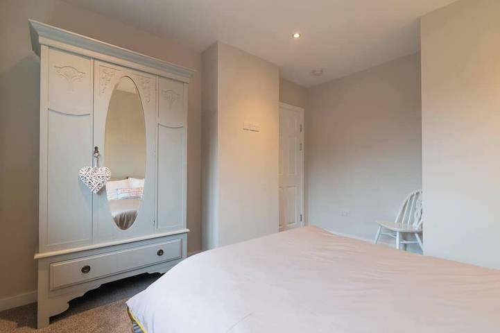 Nouveau, beau 6 chambres Parking gratuit Maison de vacances près de l'aéroport de Manchester in Manchester, Grand Manchester