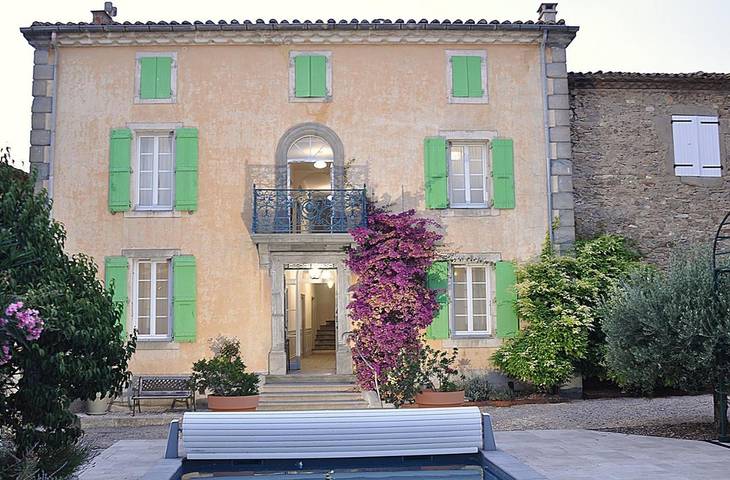 Chambre d’hôte pour 3 personnes, avec jardin ainsi que vue et piscine