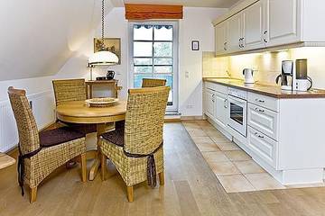 Ferienwohnung für 4 Personen, mit Seeblick und Balkon in Wieck am Darß