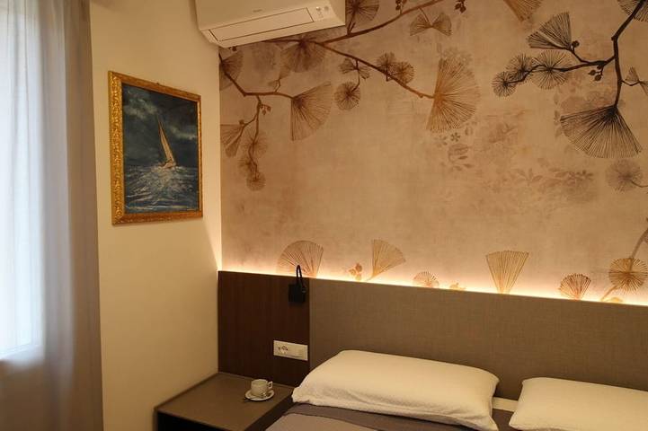 Ganze Wohnung, Luxuriöse Ferienwohnung Direkt Am See Mit Seeblick Und Privatstrand in Bardolino, Gardasee-Berge