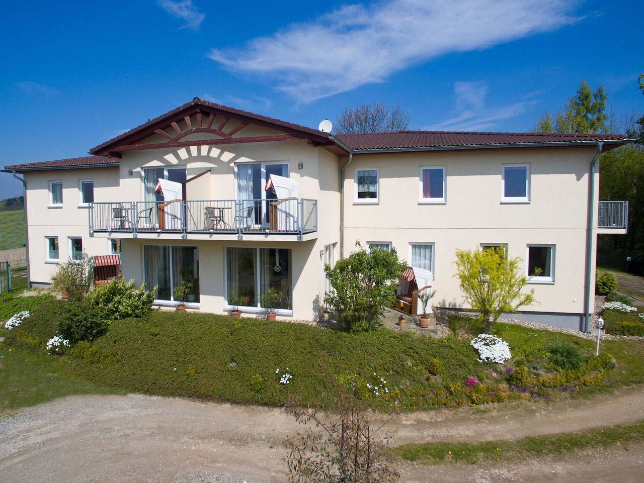 Ganze Ferienwohnung, Strandkorbhaus 2   zum Strand 150 m   ruhige Lage in Göhren, Rügen