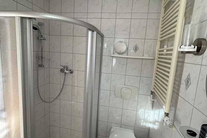 Ganze Wohnung, Gemütliche Ferienwohnung im Obergeschoss - Haus am Berg in Neunkirchen, Saarland