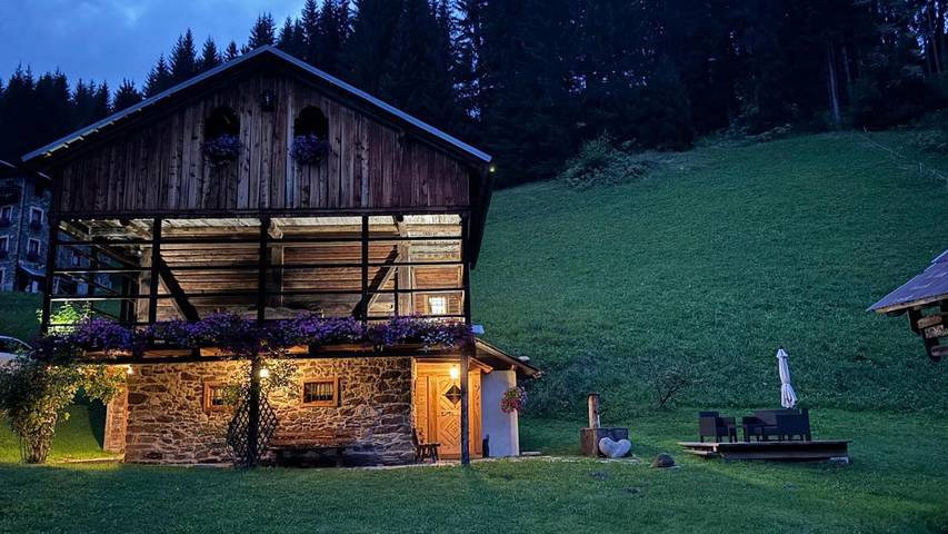 Ferienhaus für 2 Personen, mit Terrasse und Garten sowie Ausblick in Sextener Dolomiten