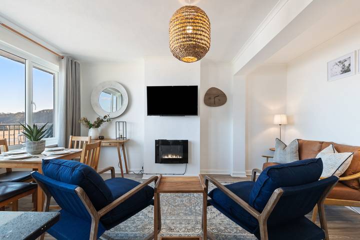 Entire apartment, Mermaid Apartment - Sea Front Apartment with Views in Saundersfoot, Pembrokeshire