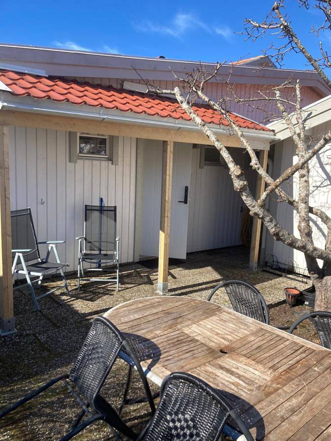 Lägenhet för 2 Personer, med trädgård och terass i Strömstad