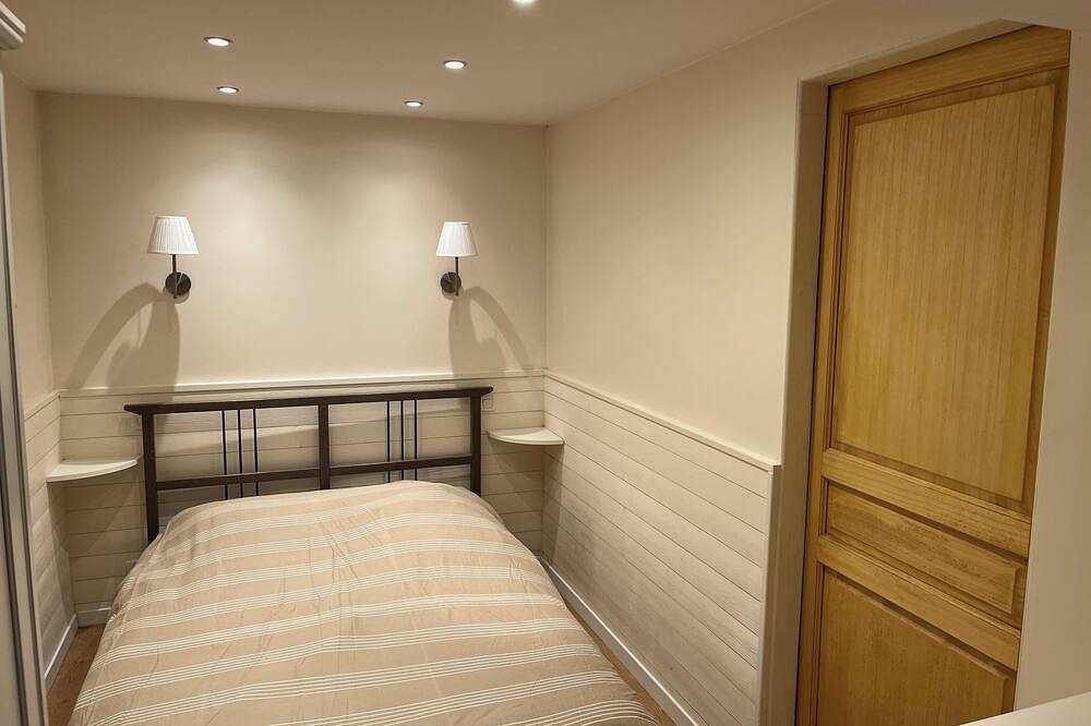 Entire apartment, Renovated apartment, absolute calm near Rueil 2000 /la défense in Rueil-Malmaison, Hauts-de-Seine