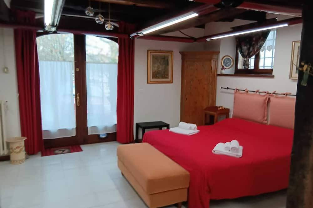Apartamento entero, Studio apartment surrounded by greenery with parking, pets allowed. in Belluno, Schiara