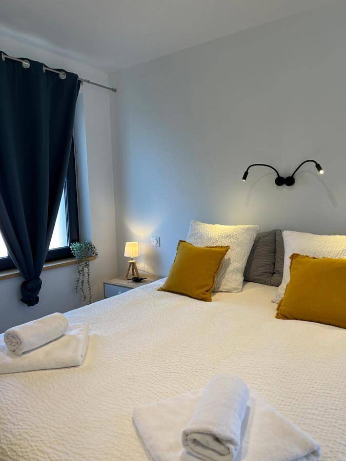 Maison de vacances pour 10 personnes, avec Balcon et Terrasse ainsi que Jardin et Piscine à La Chapelle-Aubareil