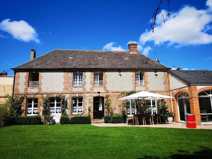 Location de vacances pour 6 personnes, avec Terrasse ainsi que Jardin et Piscine à Rugles
