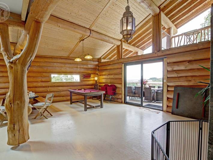 Casa Rural Encantadora con Jacuzzi en los Montes del Forez in Saint-Jean-Soleymieux, Montbrison