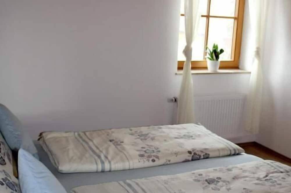 Ganze Wohnung, Ferienwohnung 70 qm, 2 Schlafzimmer, bis 4 Personen in Tuntenhausen, Landkreis Rosenheim