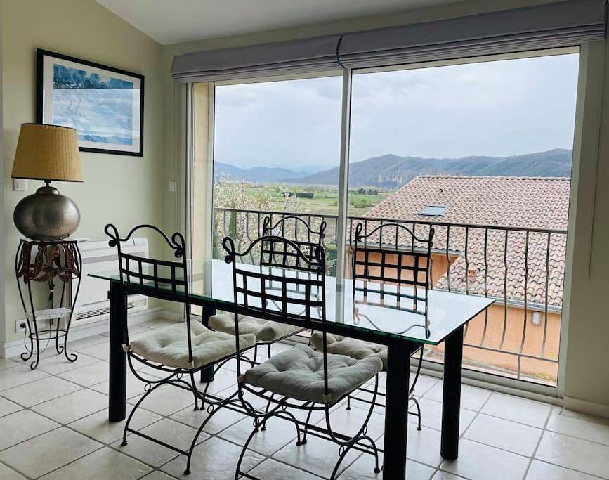 Appartement entier, Le belle-vue *climatisé in Peyruis, Région de Forcalquier