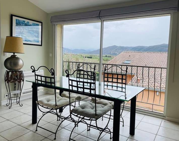 Gîte pour 5 personnes, avec Terrasse ainsi que Jardin et Vue à Peyruis