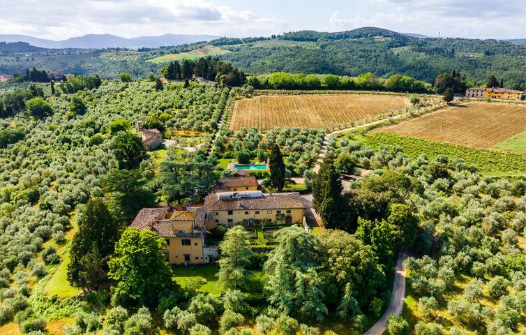 Casa vacanza per 15 persone, con piscina e terrazza nonché giardino, adatto a famiglie con bambini a Impruneta