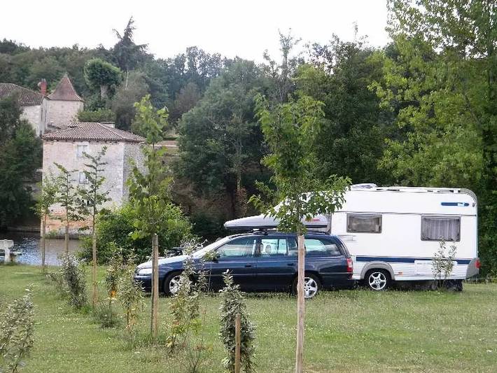 H 07 Mobilheim mit Klimaanlage - 2 Schlafzimmer - Große Terrasse 4 Personen in Fumel, Quercy