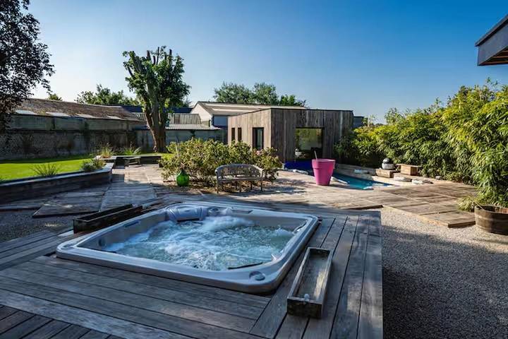 Location de vacances pour 16 personnes, avec terrasse ainsi que piscine et jacuzzi, animaux acceptés à Tournai - 2