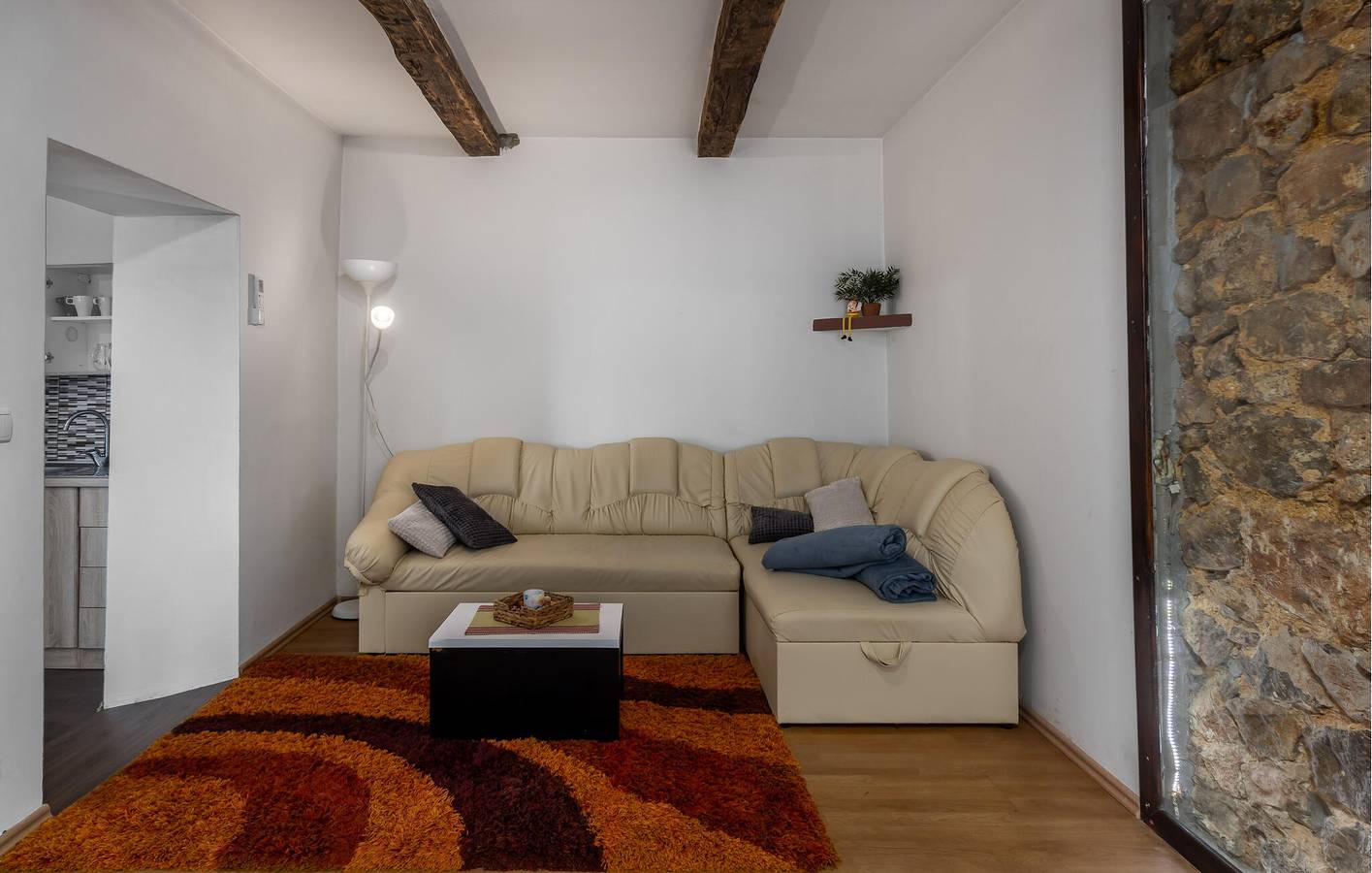 Gemütliche 80 m² große Wohnung mit WLAN, Klimaanlage, Parkplatz und Terrasse in Ozalj, Karlovac und Umgebung