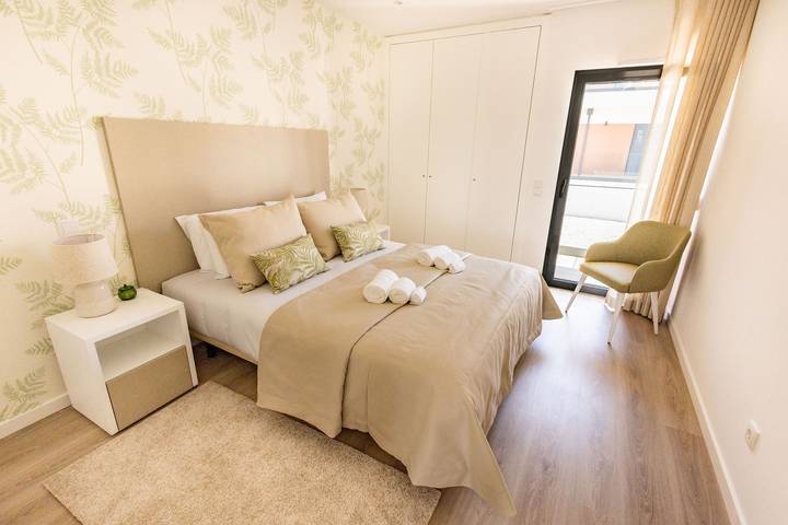 Apartamento inteiro, Sant'ana Beach Apartment - By Sch - T in Salir do Porto, Tornada e Salir do Porto