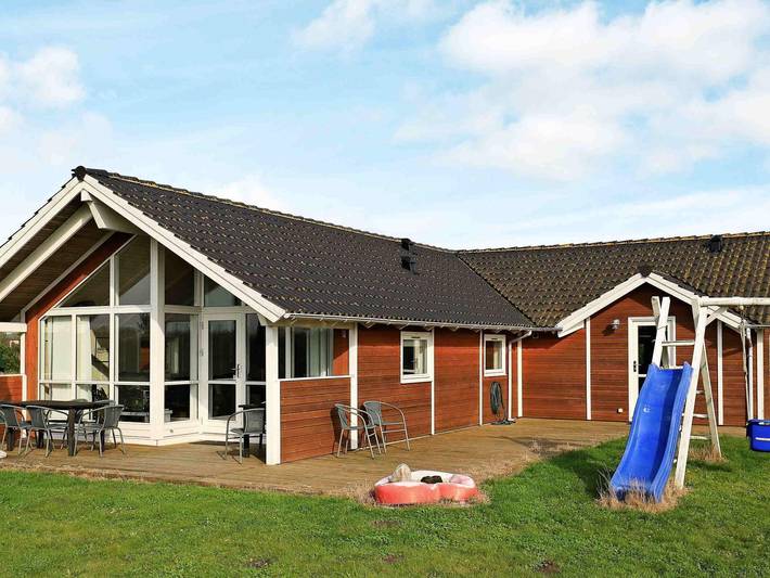 Ferienhaus für 10 Personen, mit Whirlpool und Terrasse sowie Garten und Sauna in Marielyst