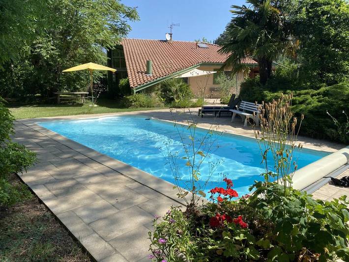 Gîte pour 4 personnes, avec jardin et piscine