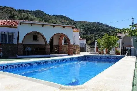 Villa for 7 people, with pool and hot tub as well as terrace - 1