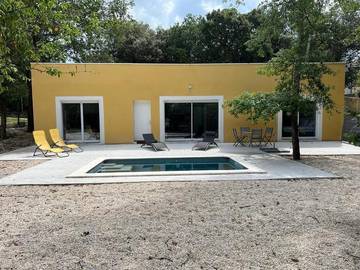 Cottage pour 6 personnes, avec vue ainsi que piscine et jardin à Sardan