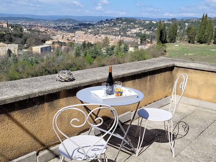 Ferienhaus für 2 Personen, mit Terrasse und Whirlpool sowie Garten und Pool in Apt - 3
