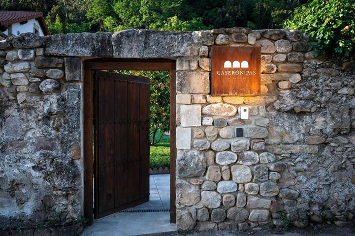 Chalet para 13 personas, con vistas además de piscina y jardín en Valle del Pas - 2