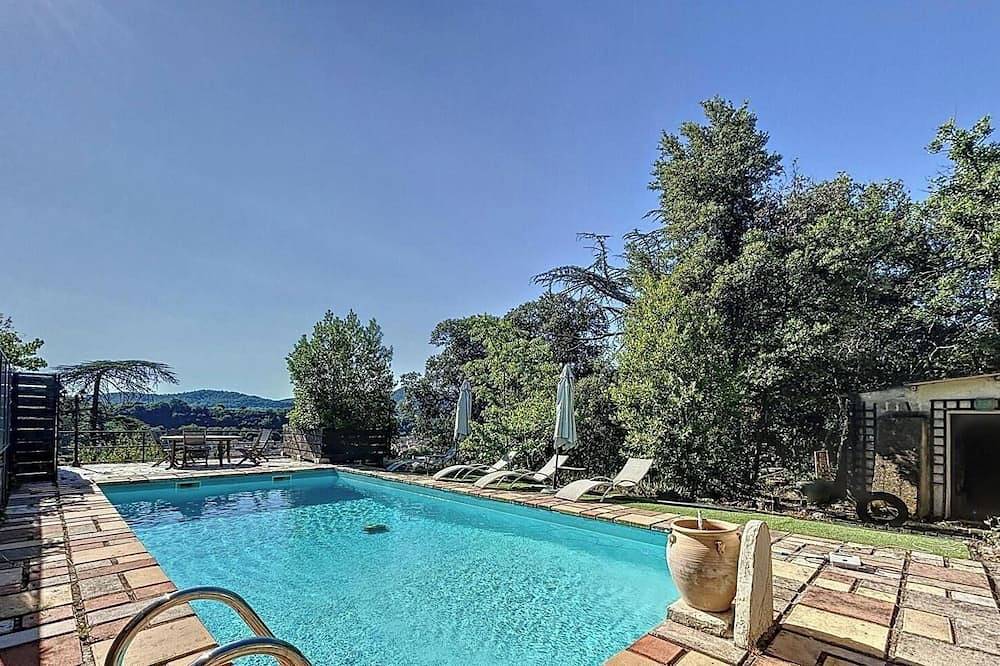 Magnificent villa with breathtaking views, swimming pool, Jacuzzi 35min from the beaches. in Bédarieux, Béziers region