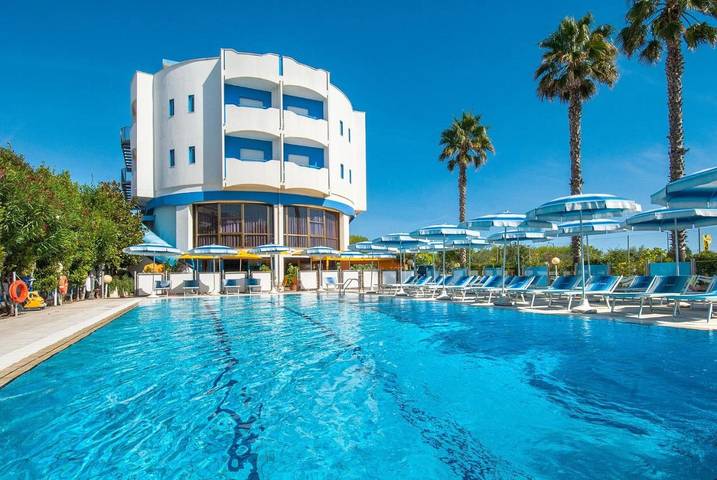 Appartamento per 4 persone, con giardino e piscina nonché panorama in Villa Rosa