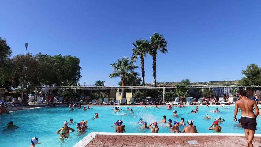 Wohnwagen für 4 Personen, mit Pool und Terrasse auf Sizilien - 2