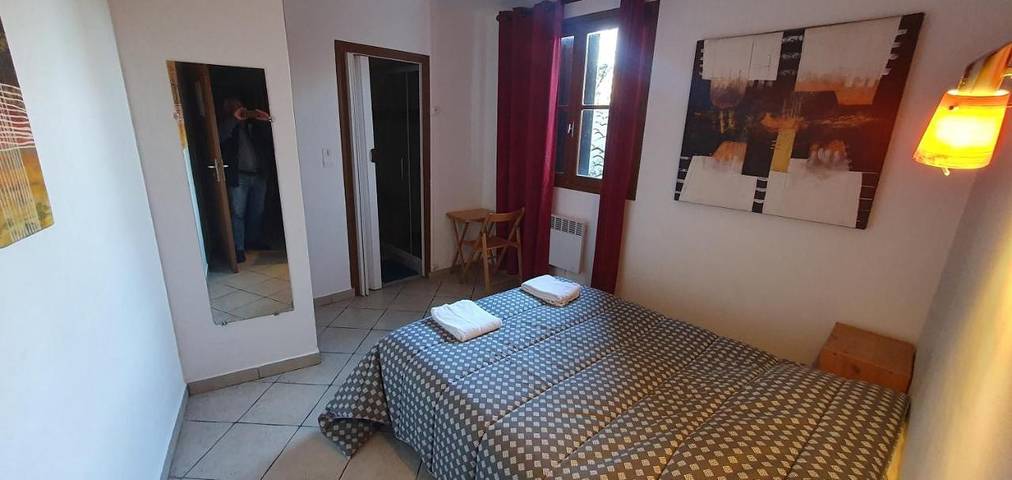 Hôtel pour 2 personnes, avec terrasse, animaux acceptés à Sainte-Croix-du-Verdon - 4