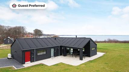 Ferienhaus mit Meerblick für 9 Personen, mit Whirlpool und Terrasse in Kelstrup Strand